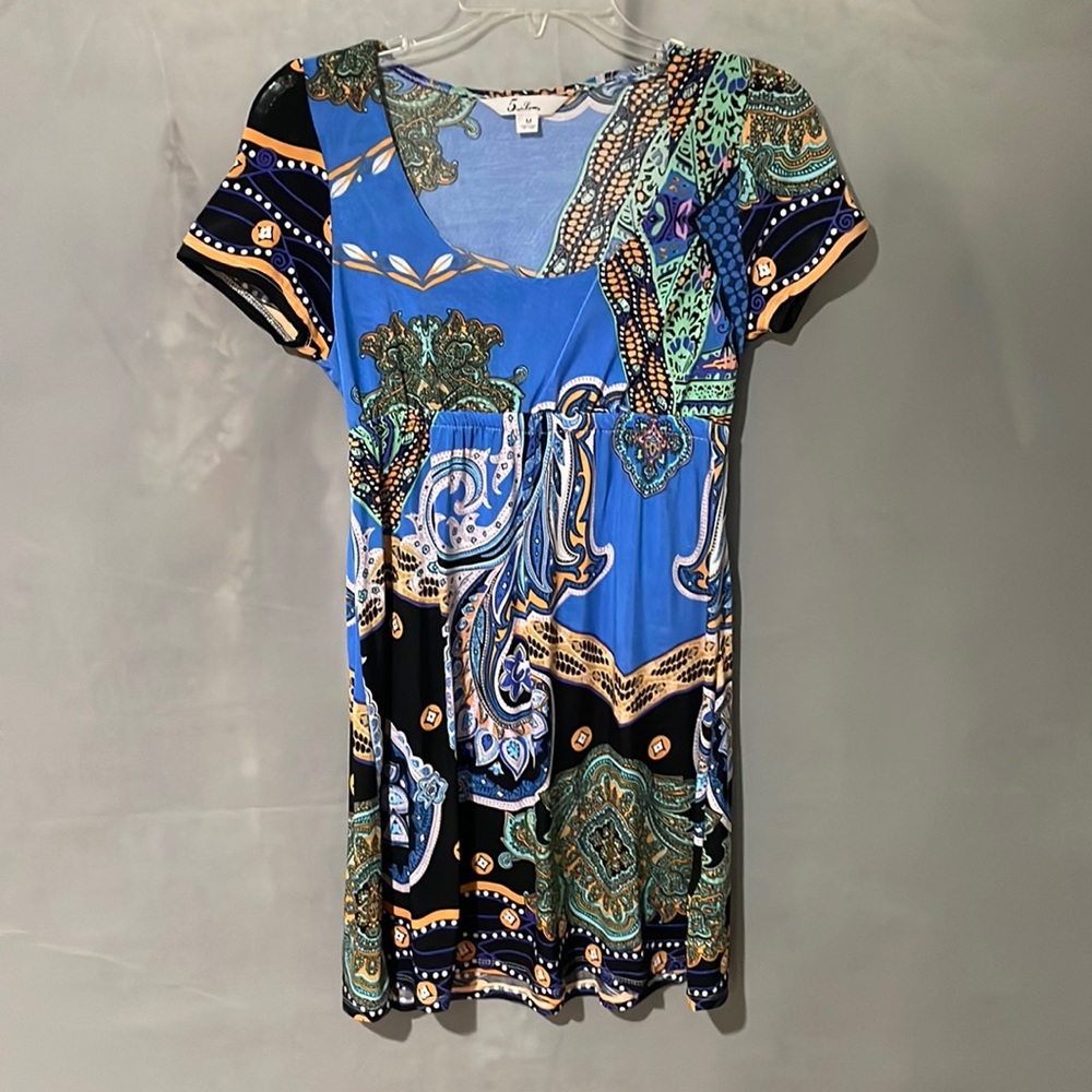 Summer dress with multi-colored paisley pattern